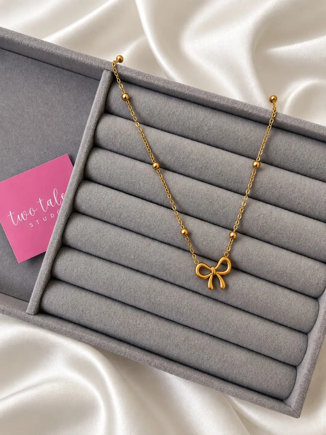 Bow Necklace